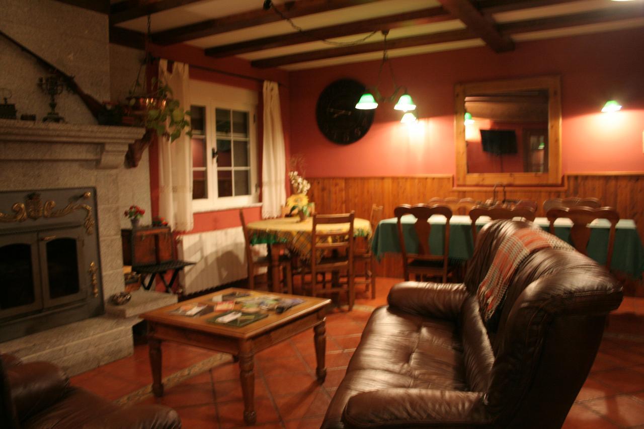 Hostal La Casona de Collado Hoyos del Collado Exterior foto
